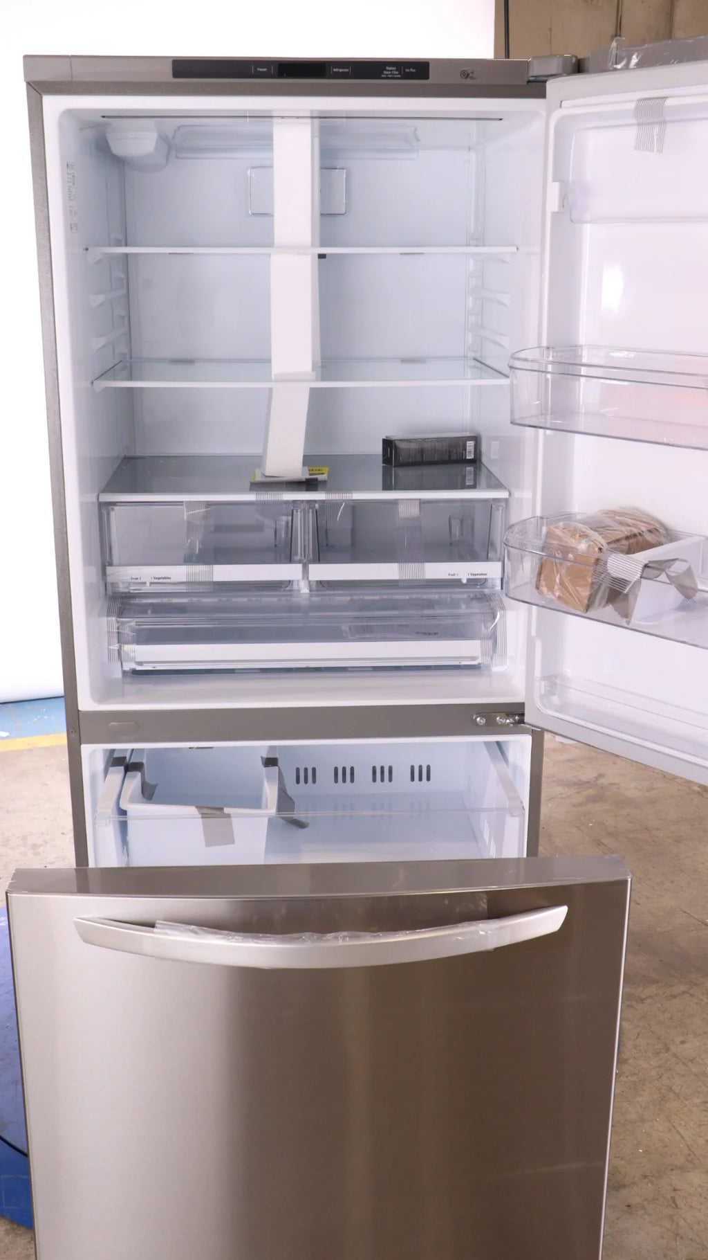 33 IN. 26 CU. FT. Stainless Steel Bottom Freezer Refrigerator P11069
