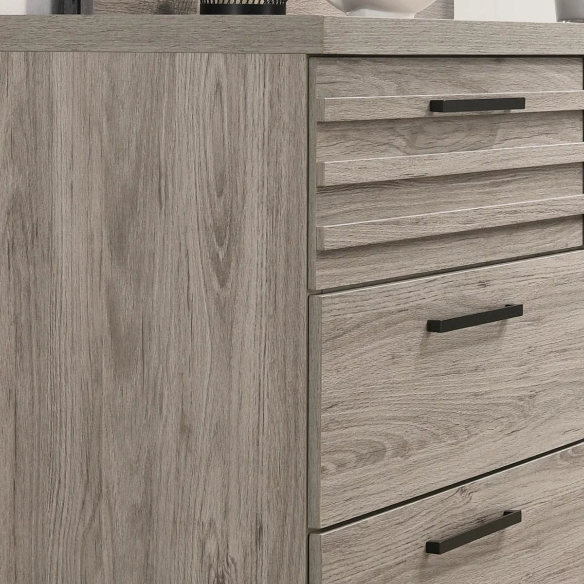 Contemporary 4-Drawer Chest D437