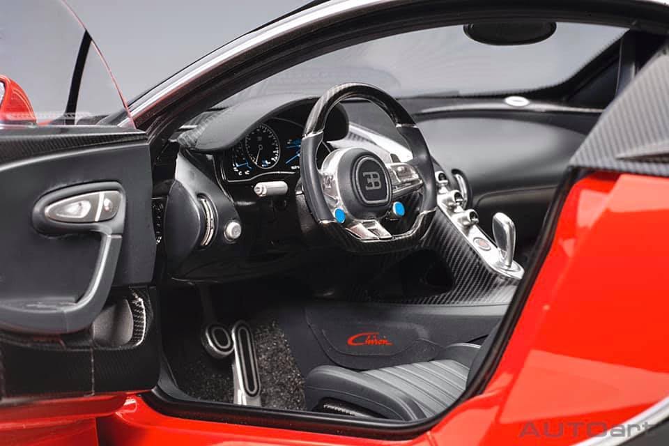 1:12 Scale Italian Red Nocturne Black Bugatti Chiron D6671