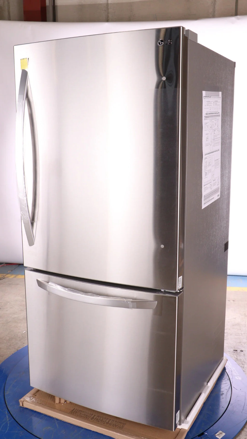 33 IN. 26 CU. FT. Stainless Steel Bottom Freezer Refrigerator P11069