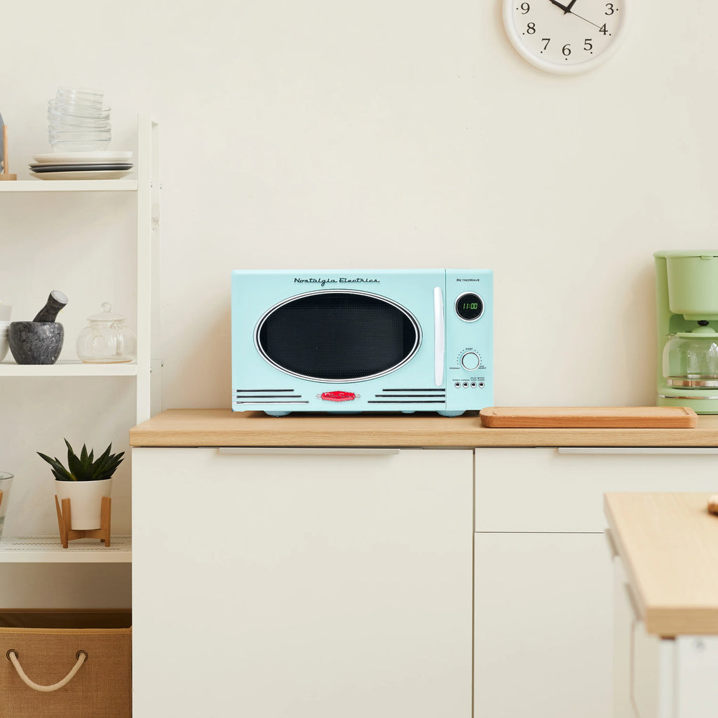 0.9 Cubic Foot 800-Watt Countertop Microwave Oven E6756